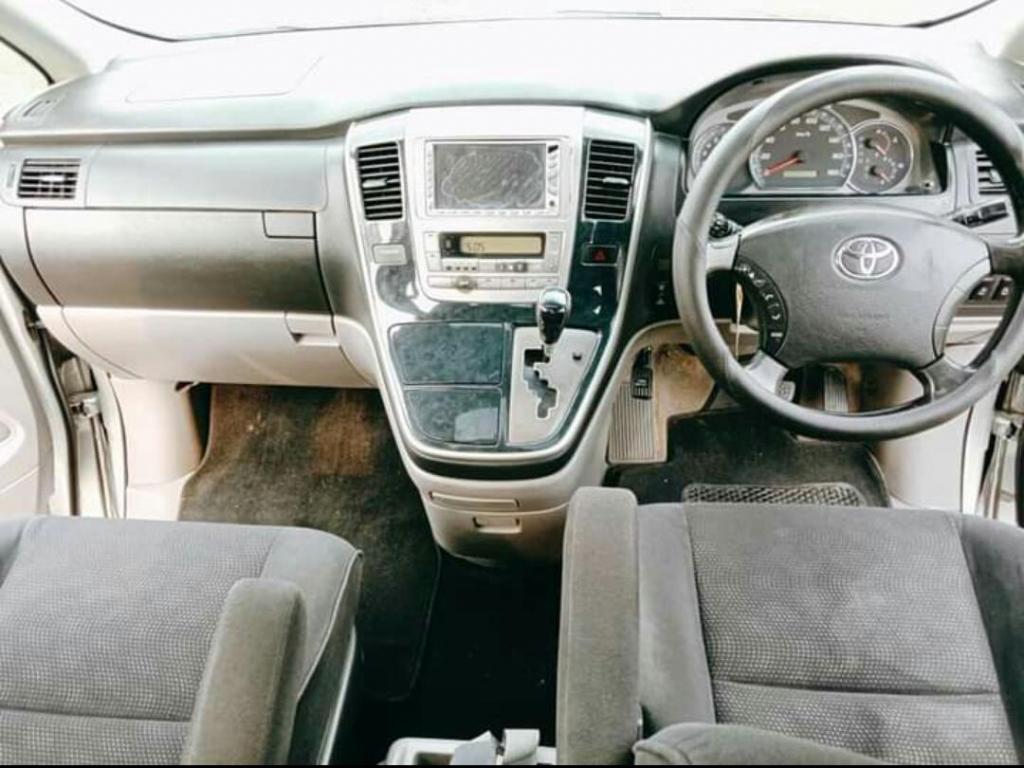 Toyota Alphard 2004