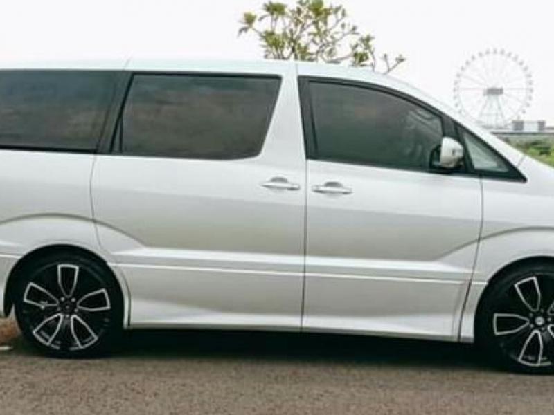 2004 Toyota Alphard