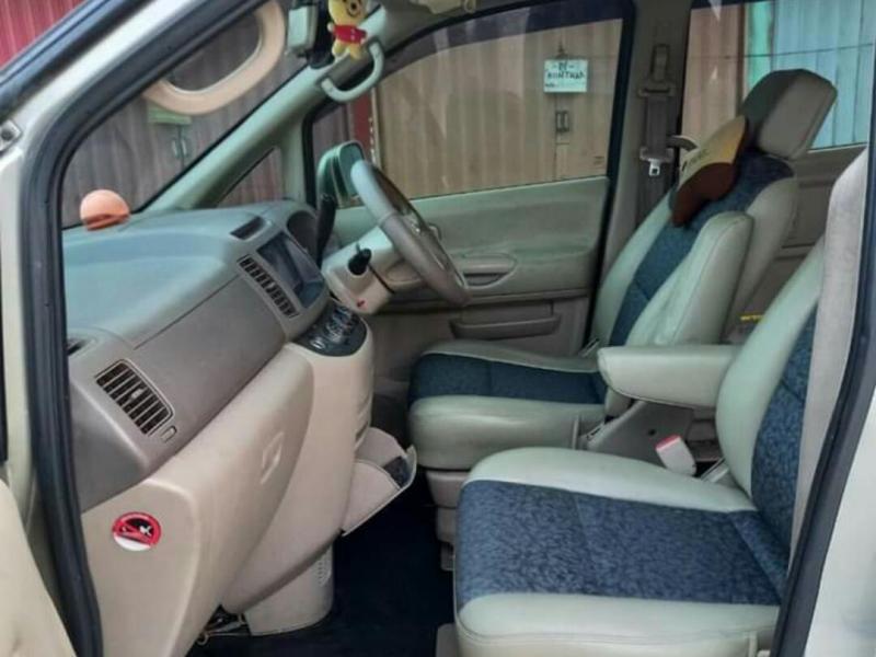 2004 Nissan Serena