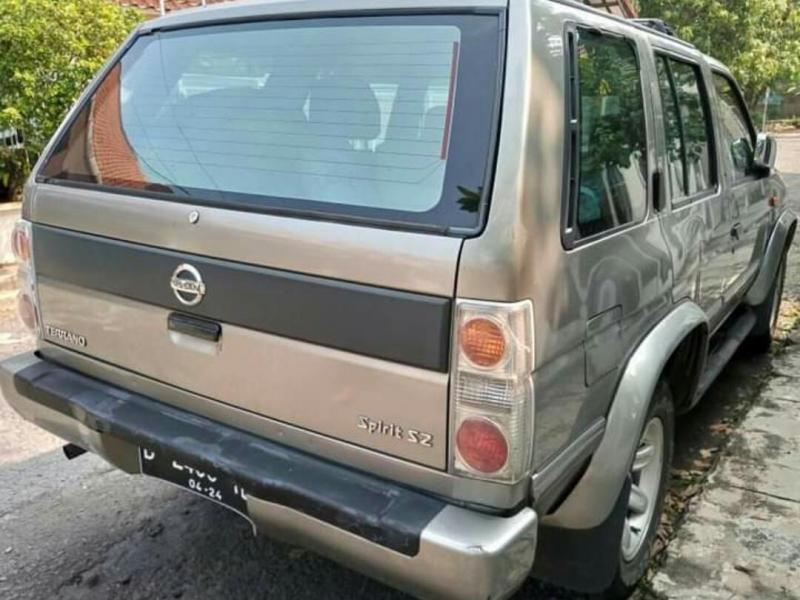 2004 Nissan Terrano