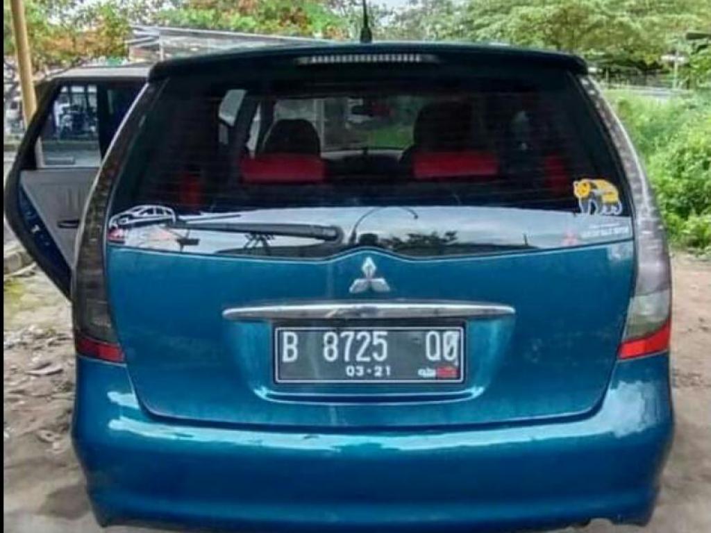 Mitsubishi Grandis 2005