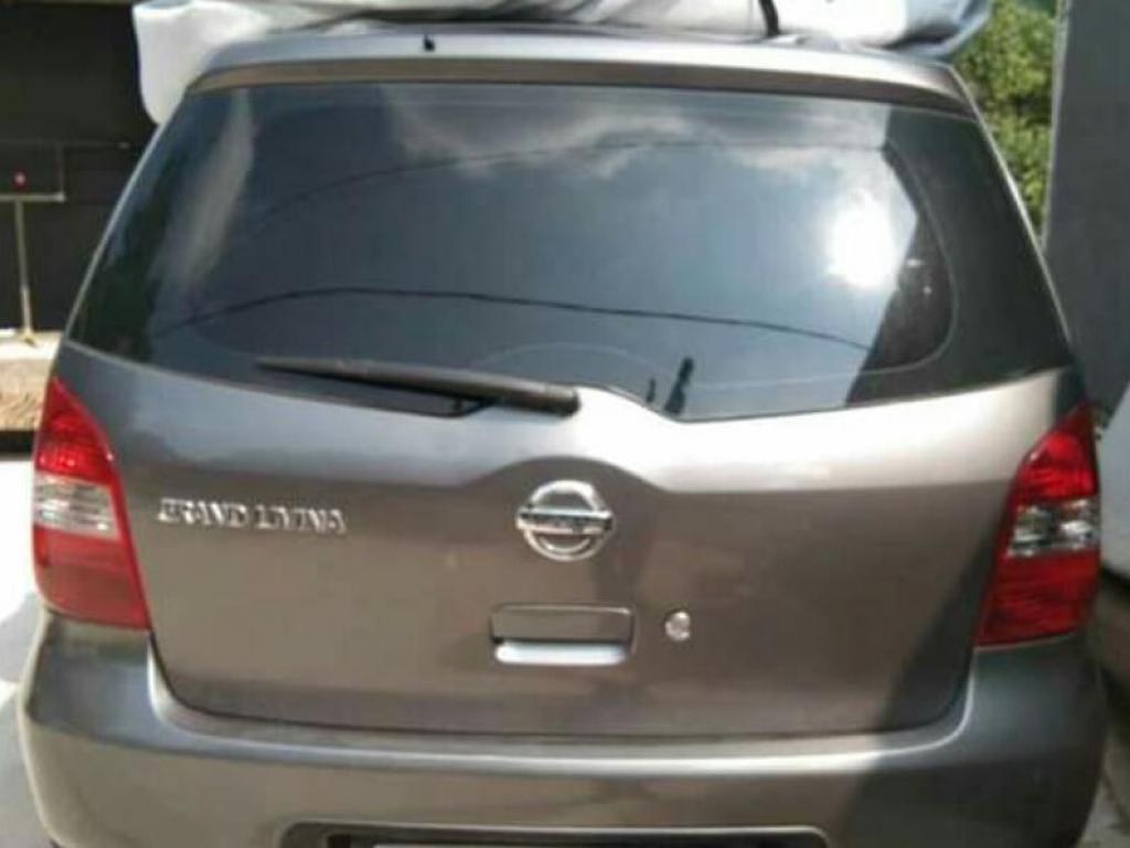 Nissan Grand Livina 2012