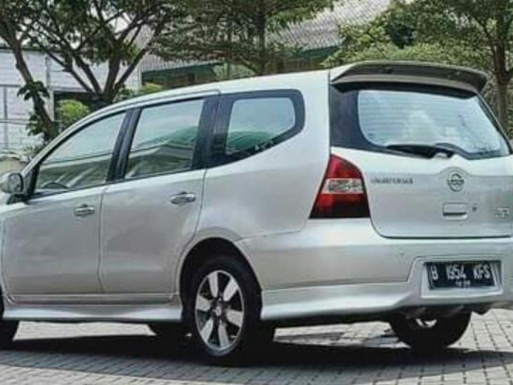Nissan Grand Livina 2010