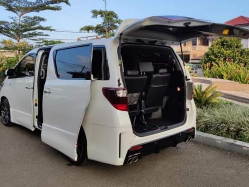 2013 Toyota Alphard