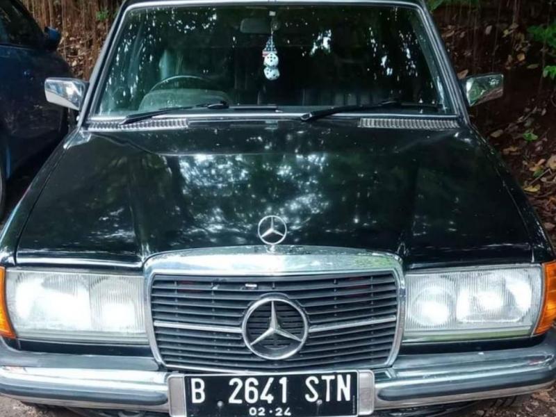 1983 Mercedes-Benz 200E