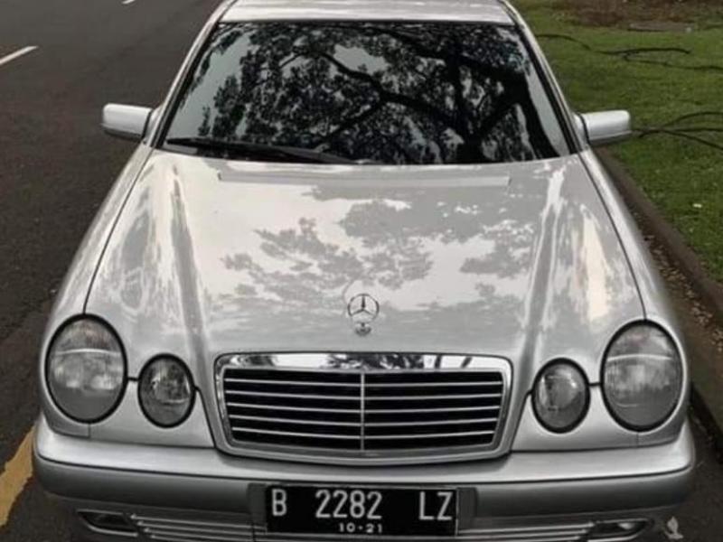 1996 Mercedes-Benz E320
