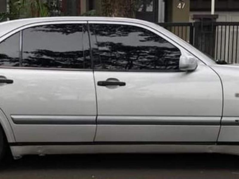 1996 Mercedes-Benz E320