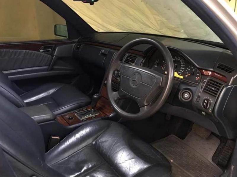 1996 Mercedes-Benz E320