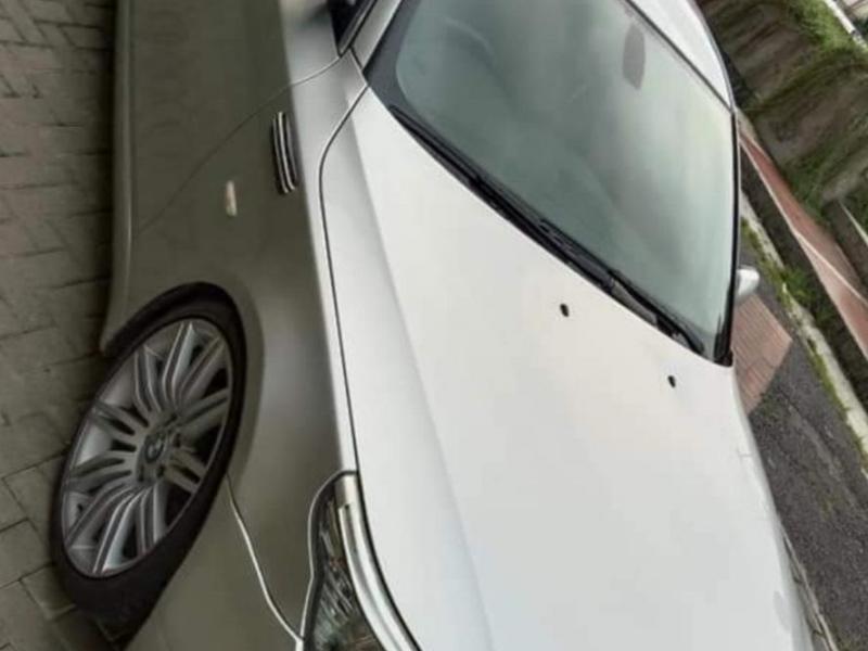 2009 BMW 523i