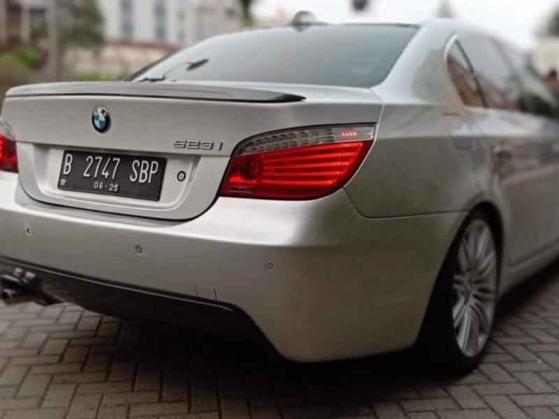 2009 BMW 523i