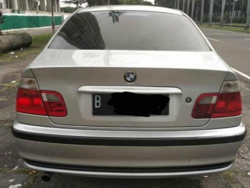2001 BMW 318i