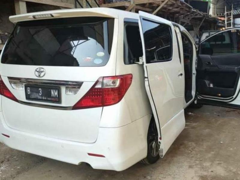 2011 Toyota Alphard